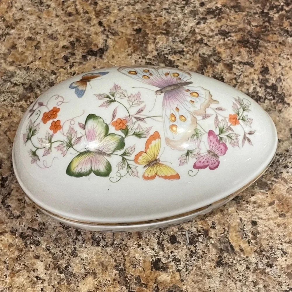 Vintage 1974 Avon Egg Shaped Trinket / Jewelry Storage Dish with 24K Gold Trim